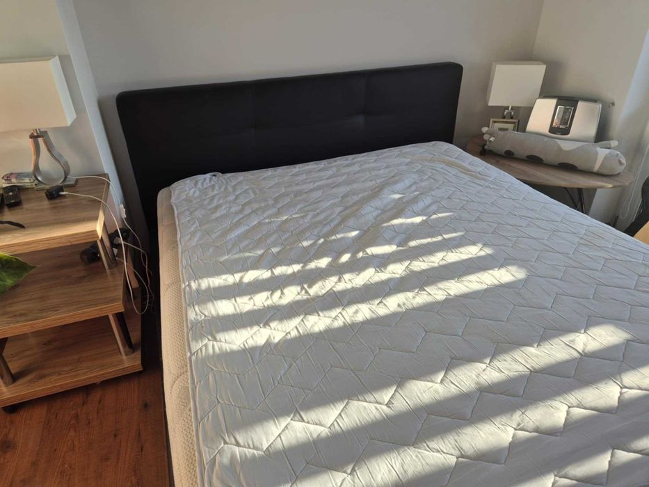 Łóżko z materacem 200 x 160 cm