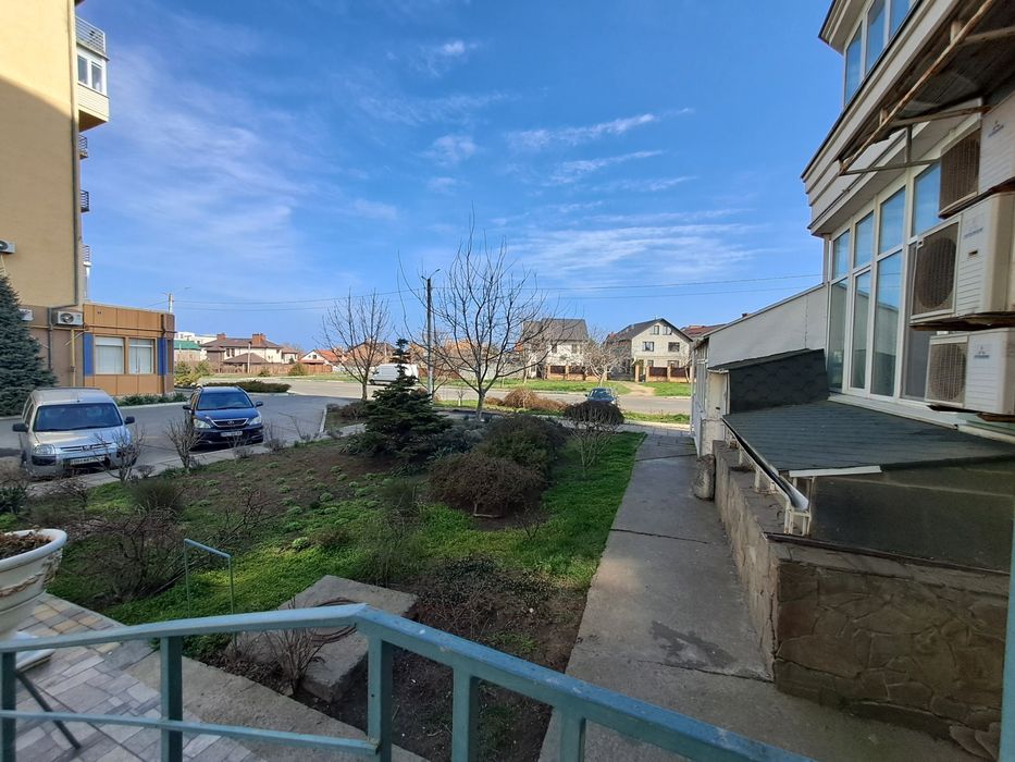 Продам трехкомнатную квартиру у моря Парковая