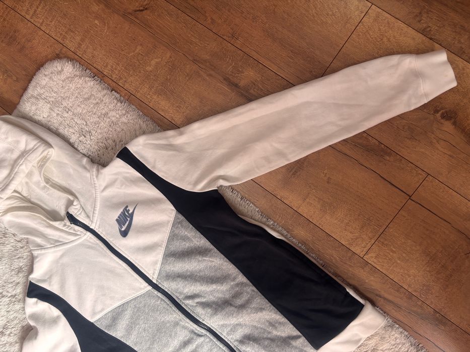 Bluza sportowa rozpinana z kapturem Nike