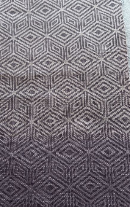 Skrawek brązowej chusty żakardowej Little frog Bitter Cube