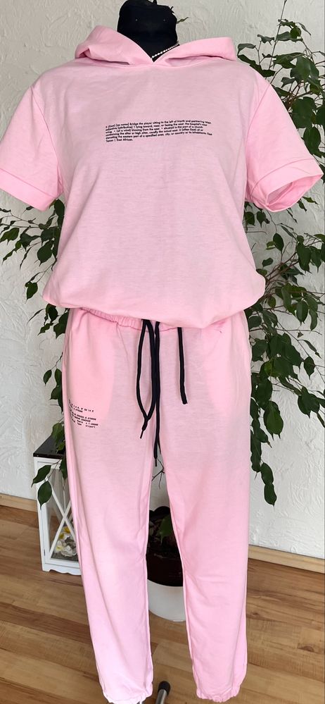 Piekny rozowy dres