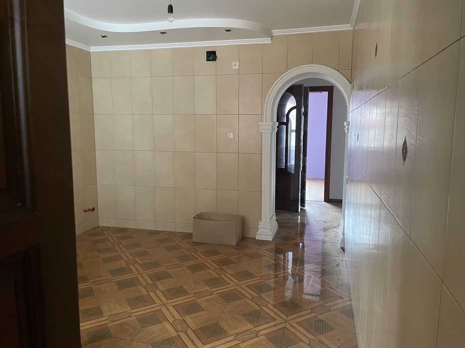 Будинок з прилеглою земельною ділянкою