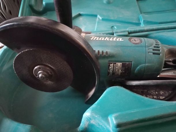 Szlifierka makita 2200w GA9020