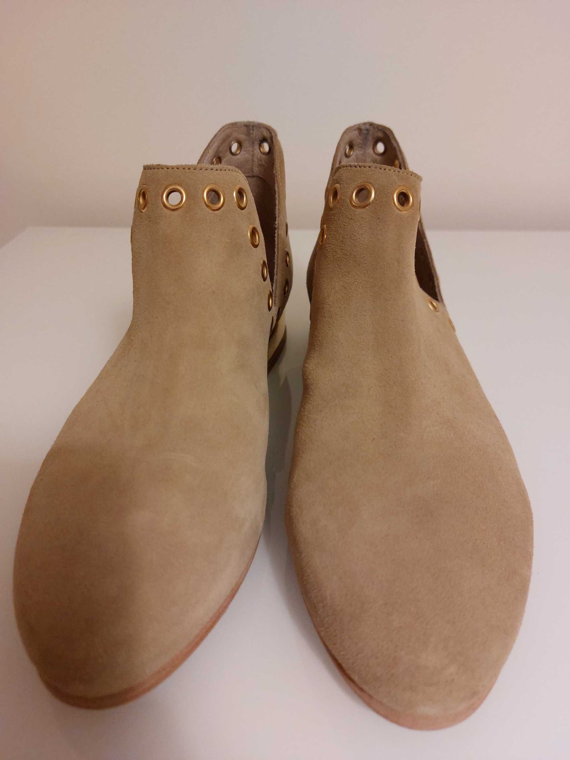 Botins Inove com tachas camel 37