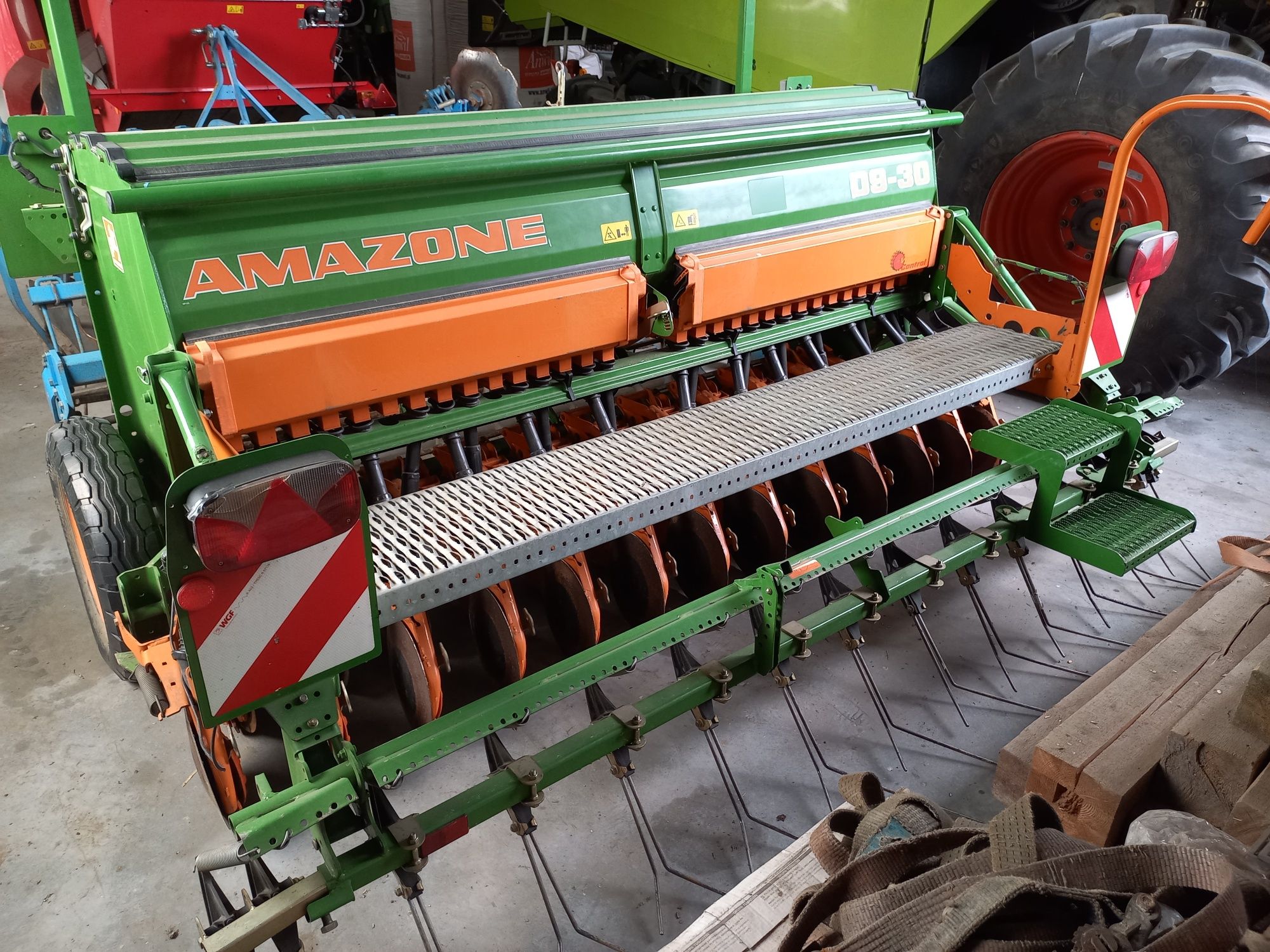 Amazone D9-30 super talerzowy siewnik zbożowy