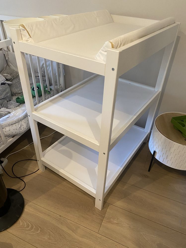 Przewijak dla niemowlaka + pojemniki IKEA