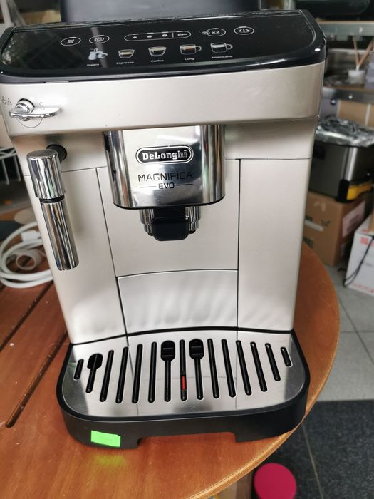 Ekspres ciśnieniowy De'Longhi Magnifica EVO  1450 W