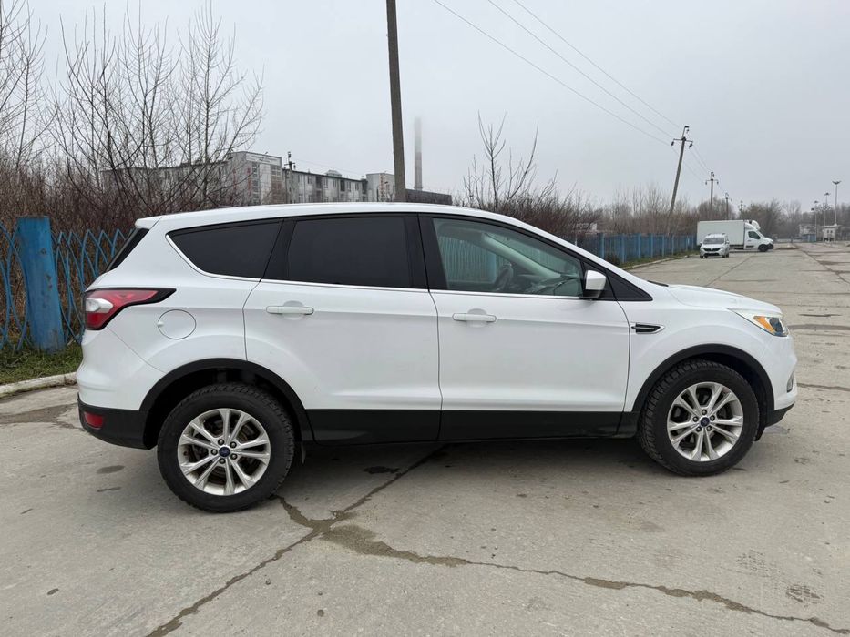 Оренда авто від 32 Євро на добу Ford Escape SE (2017)