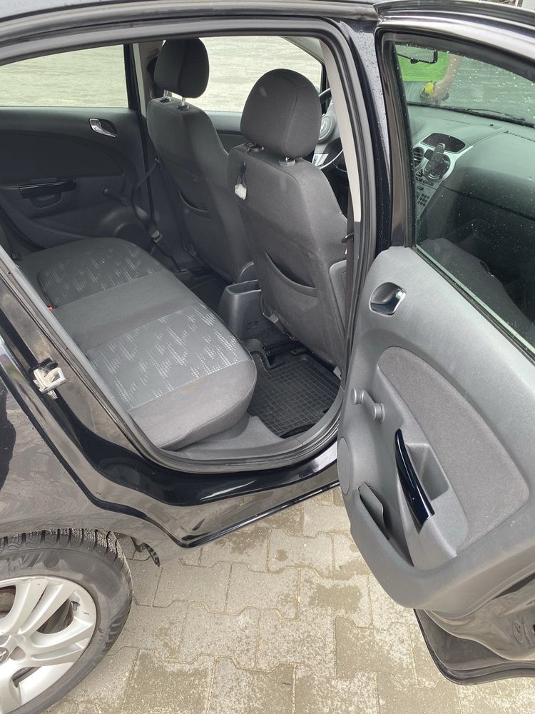 Opel Corsa 1,4 16V Enjoy 2011