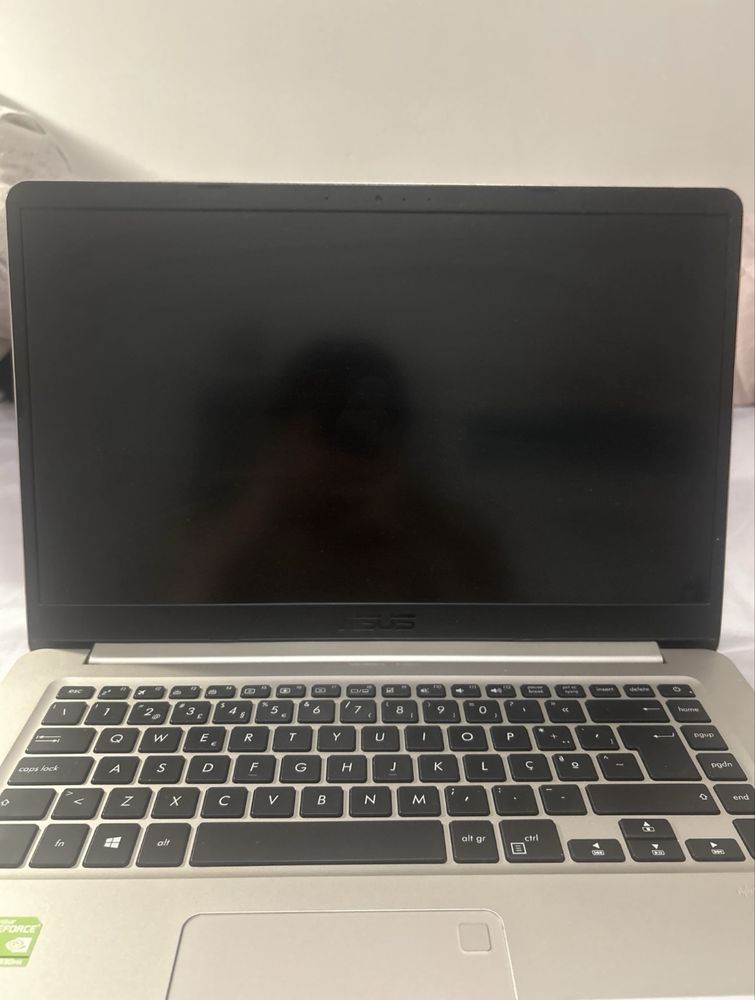 Portátil ASUS 15.6" com Disco 1TB - bateria danificada mas funcional