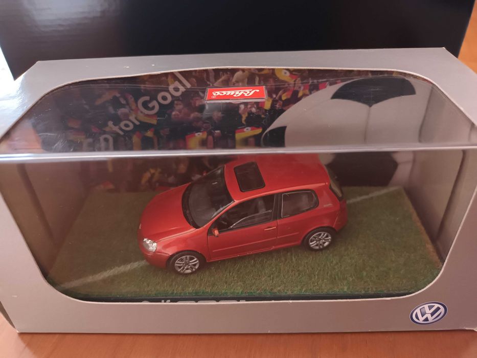 Carrinhos diversos de colecionador em escala 1/43