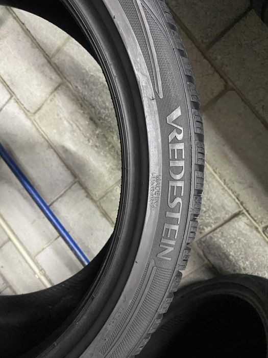 Різноширокі шини 225/40R19 i 255/35R19 VREDESTEIN