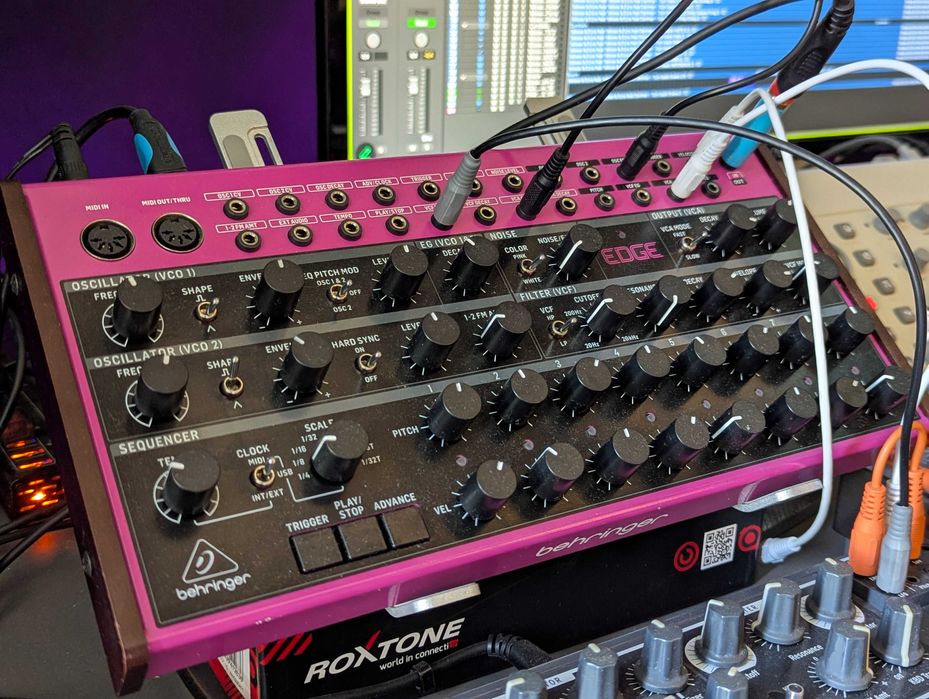 Синтезатор Behringer EDGE