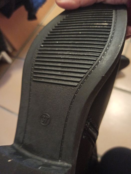 Botas cano alto 37 sem uso