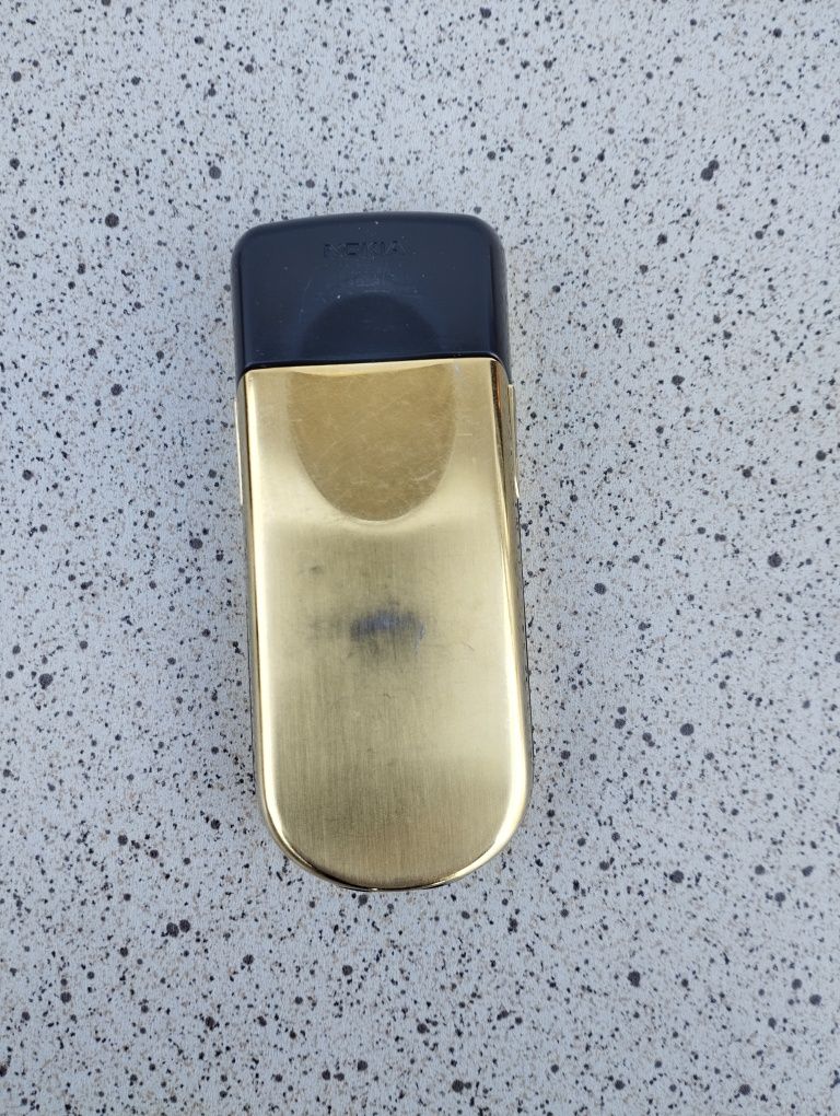 Nokia 8800 gold.