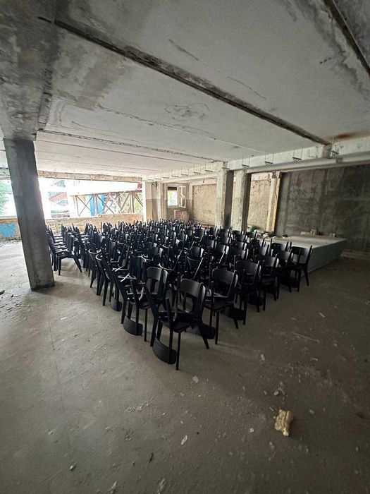 офісні кутові столи дивани прямі стелажі