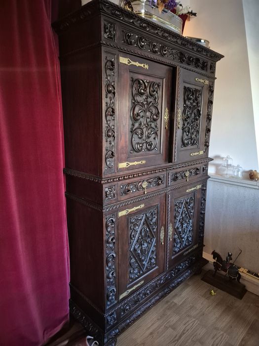 Louceiro antigo em madeira maciça entalhada – estilo renascentista, co