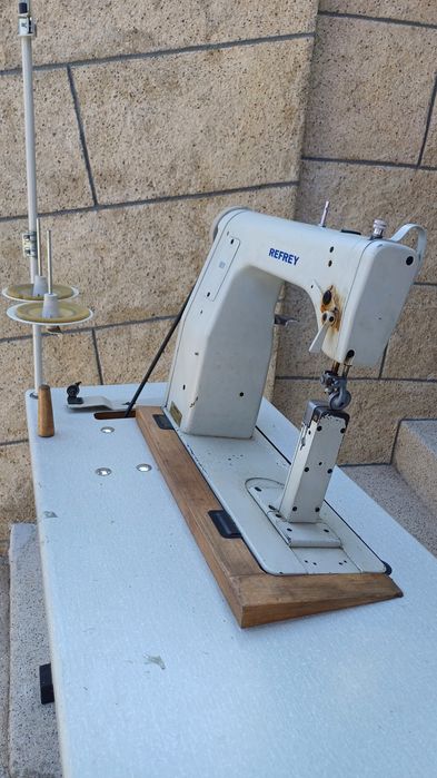Máquina de Gaspear da Marca Refrey de 1 agulha - motor trifásico
