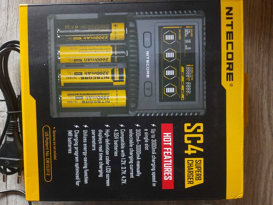 Зарядний пристрій Nitecore SC4 для акумуляторів  Ток -до 3А