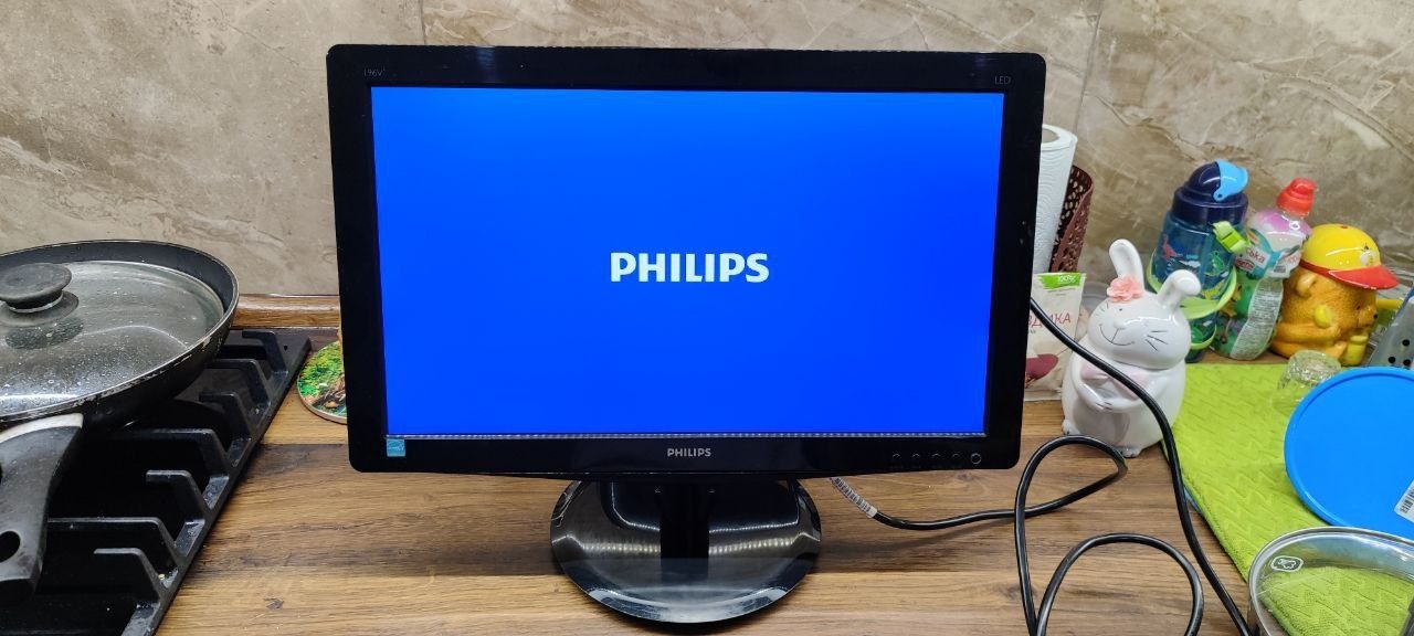 Монитор 19" Philips 196v3l