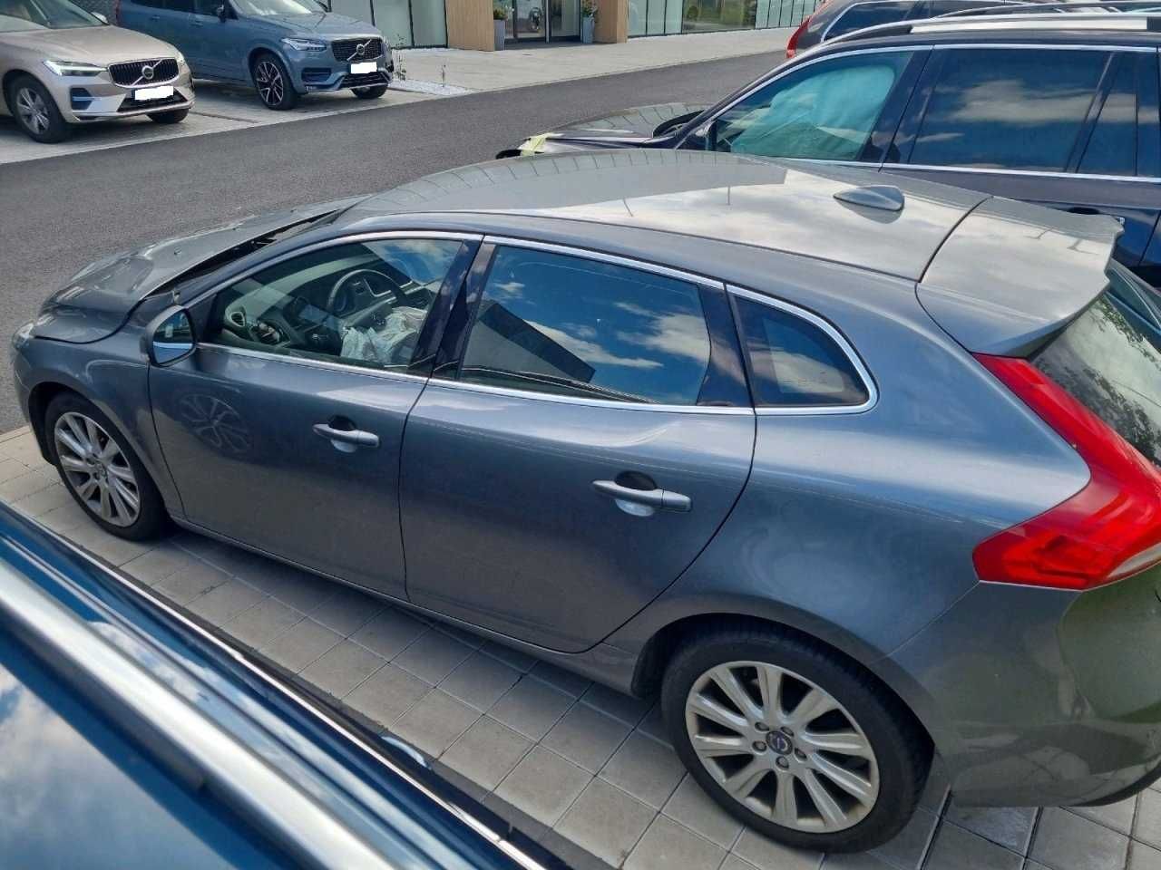 volvo v40 momentum - 5.2015-2.0 diesel-150km-navi- uszkodzony-jezdny