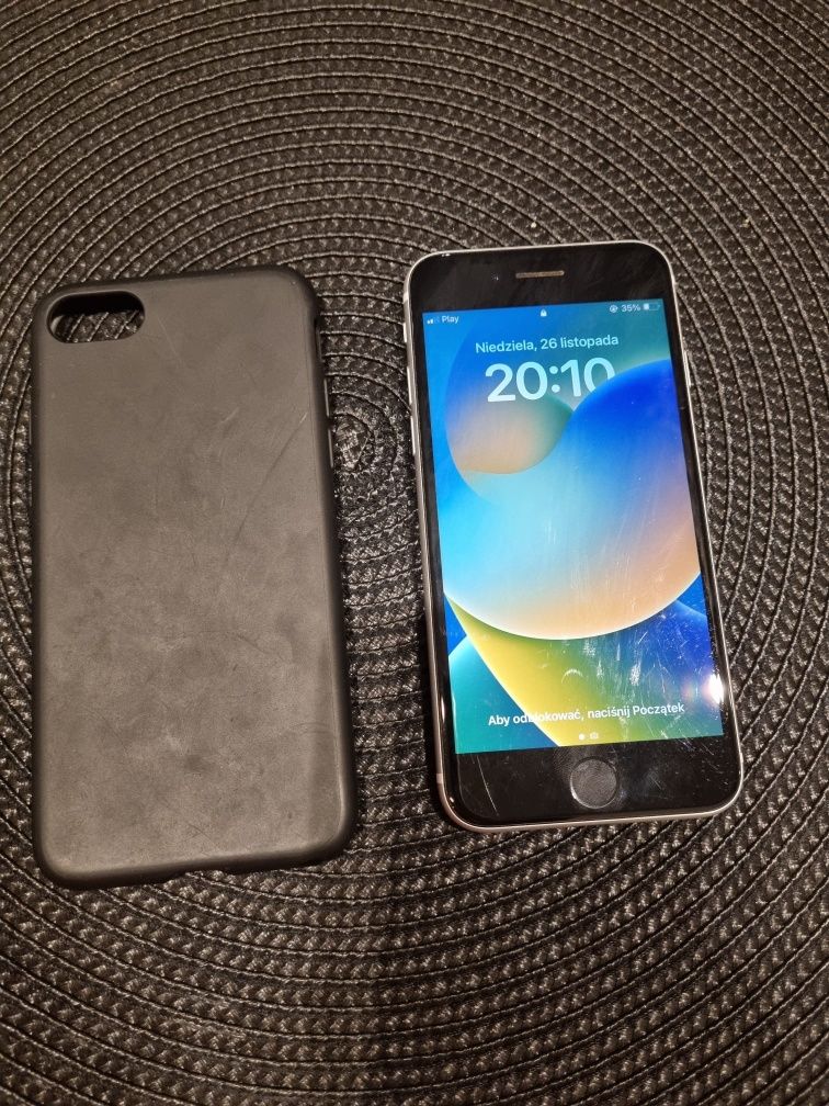Biały iPhone Se 2020 + case