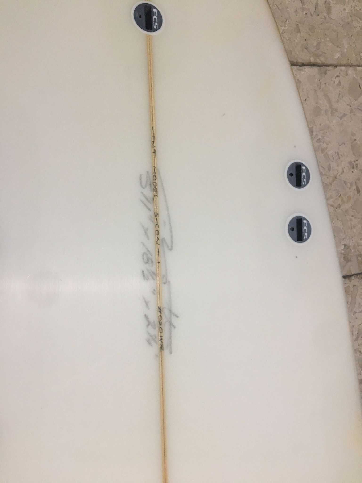 Prancha Warner Surfboards 5,11 Altura/24Litros Modelo
