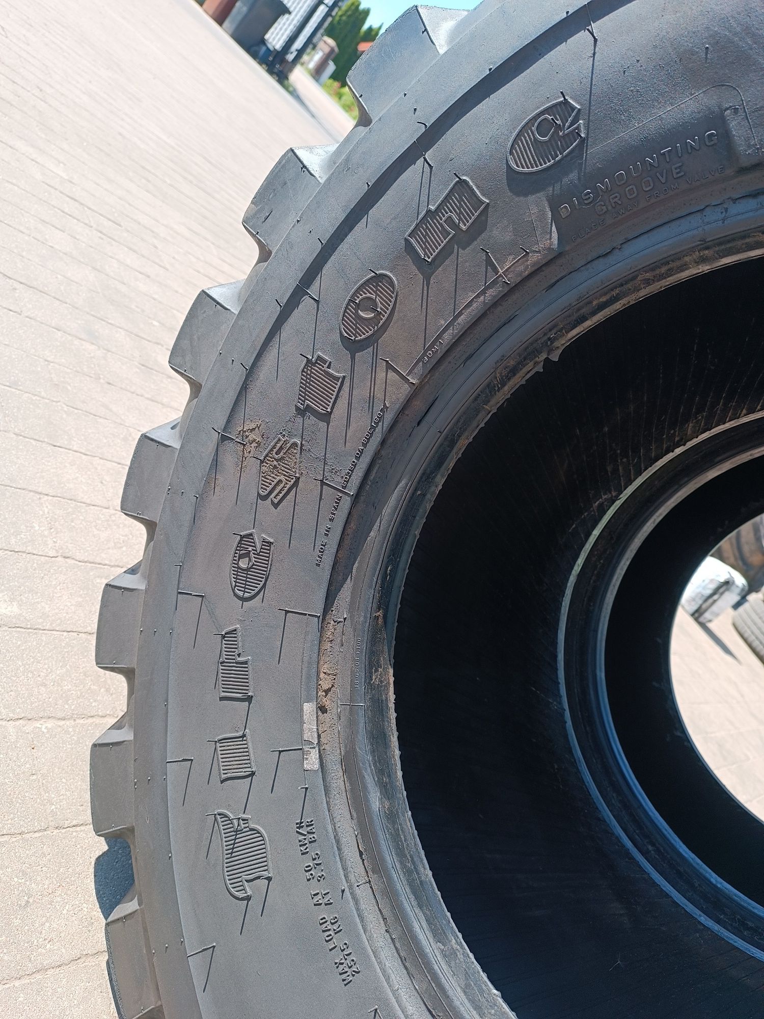 405/70R18 Firestone Utility Duraforce