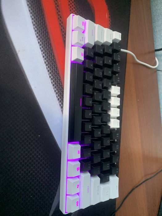 клавиатура 60 процентов механика чорна белая