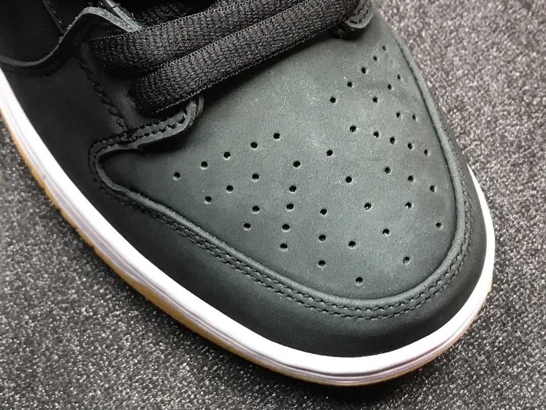 Nike SB Dunk Low Pro
Black Gum