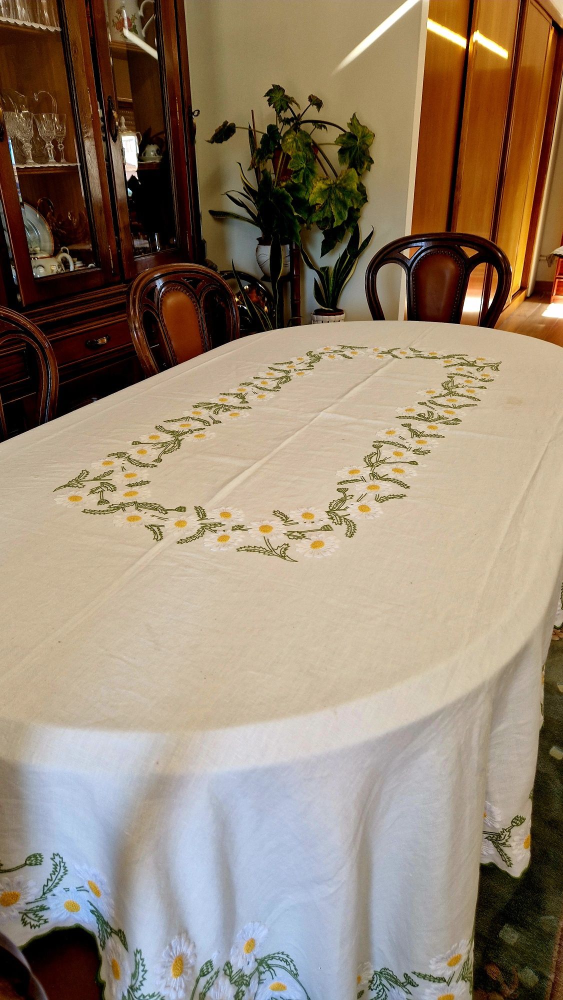 Toalha de mesa de linho bordada à mão