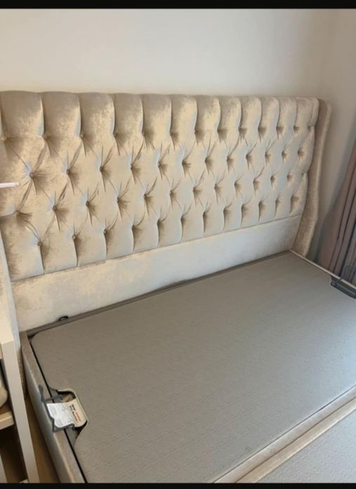 Piękne łóżko sypialniane