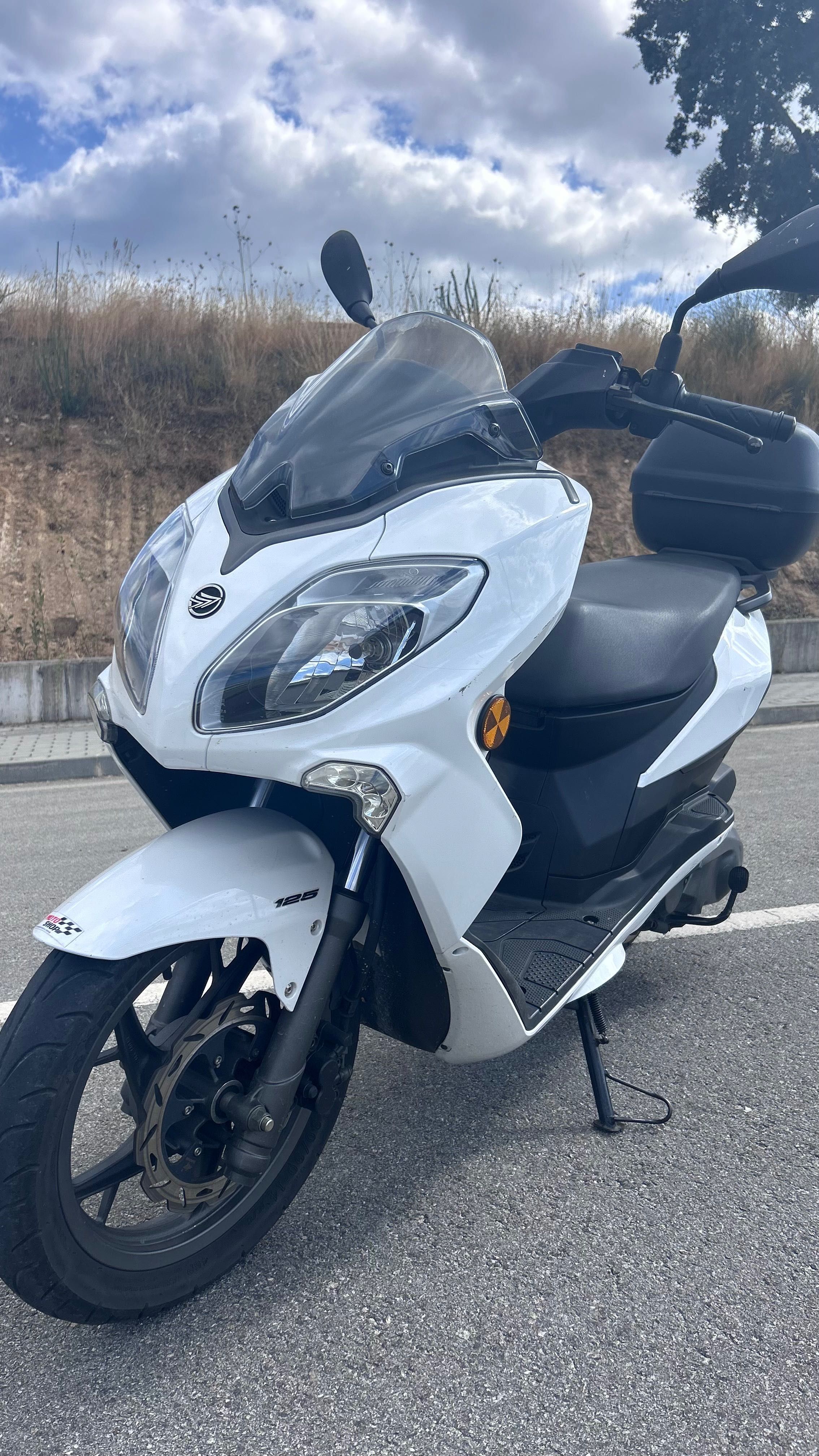 KEEWAY 125  praticamente nova