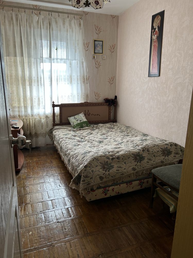 Продам 4-х кім. квартиру в центрі міста