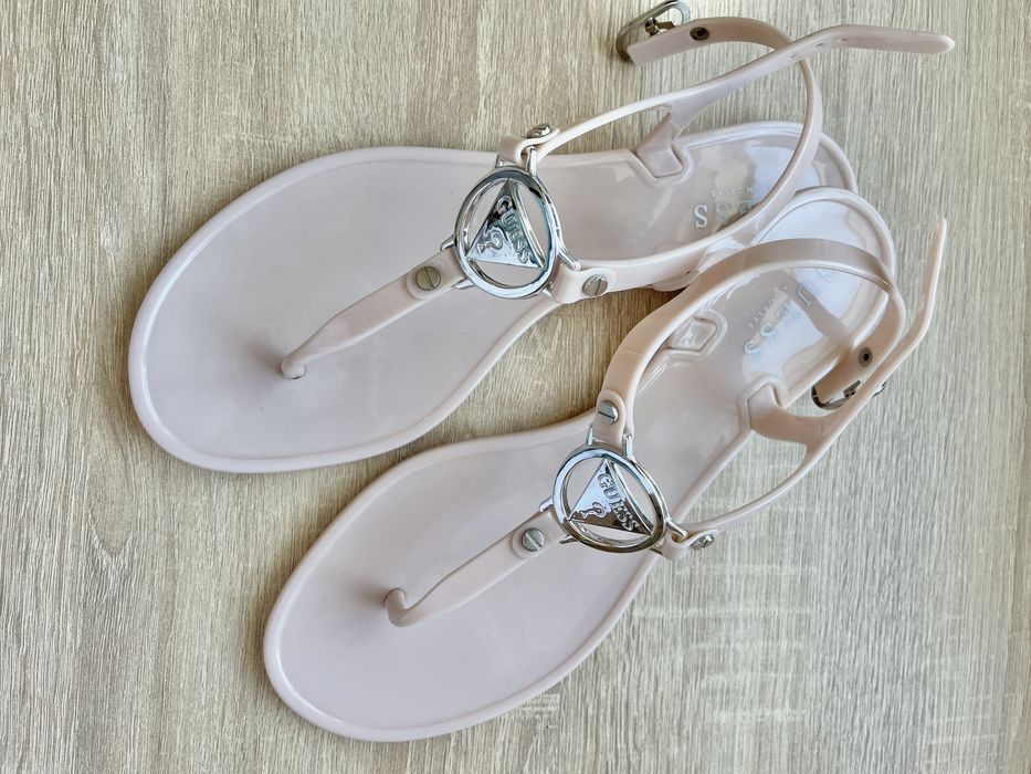 Босоніжки Guess розмір 8 нові