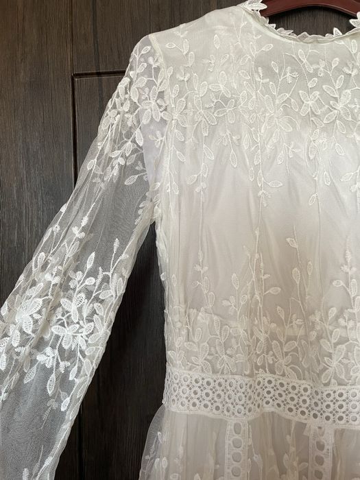 Мереживна біла сукня