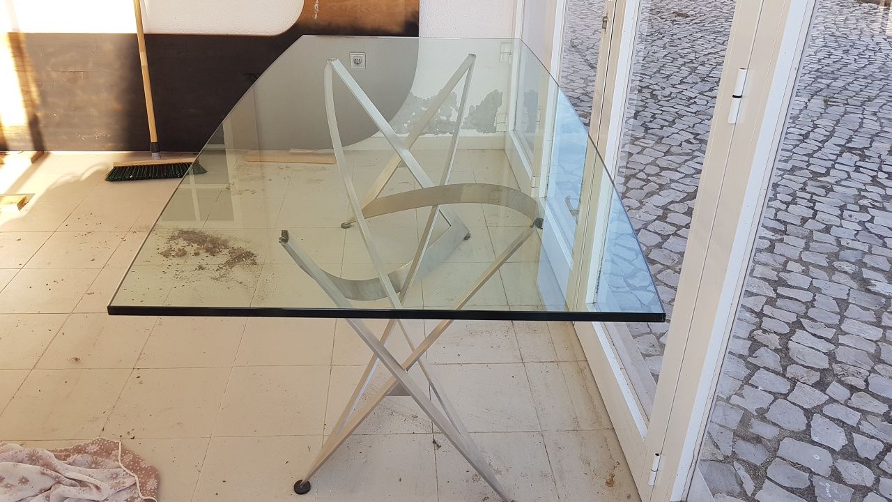 Mesa de sala em vidro e inox