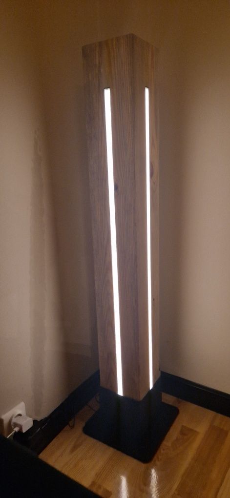 Lampa drewniana stojaca narożna LOFT