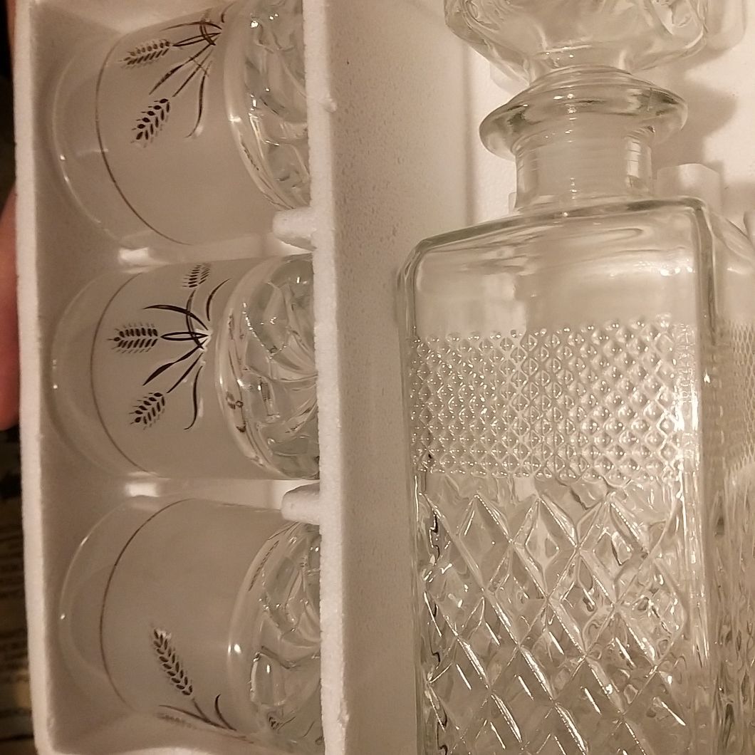 sprzedam karafka plus szklanki