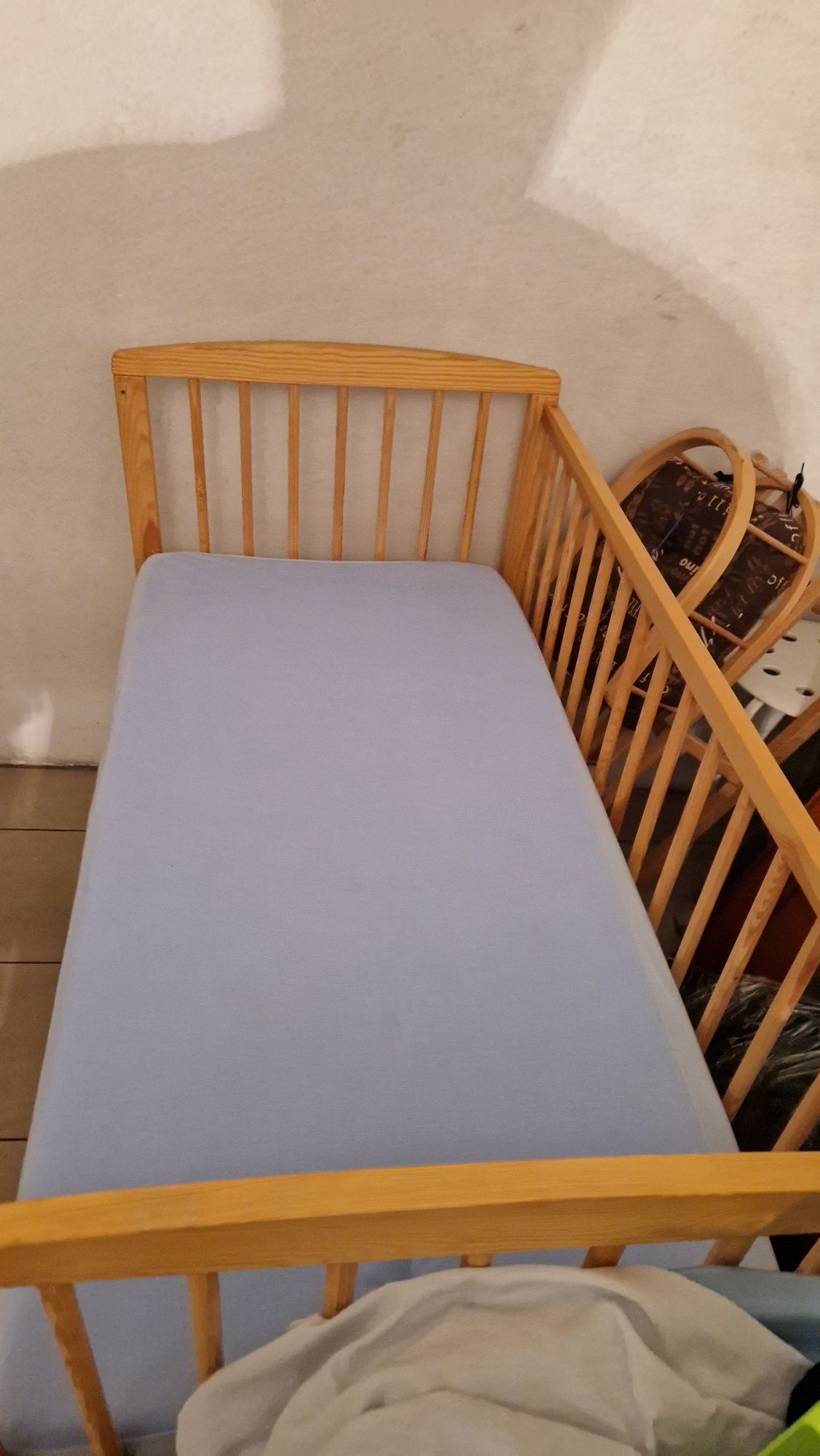 Łóżeczko z Materacem kompletne bardzo dobry stan jak widać