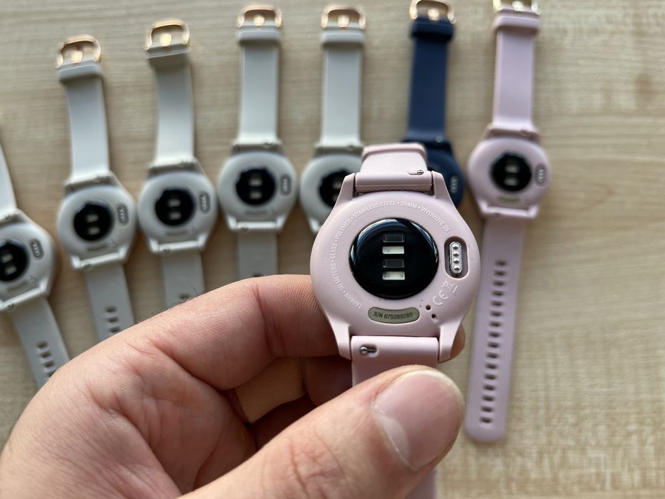 Смарт-годинник Garmin Vivomove 3S