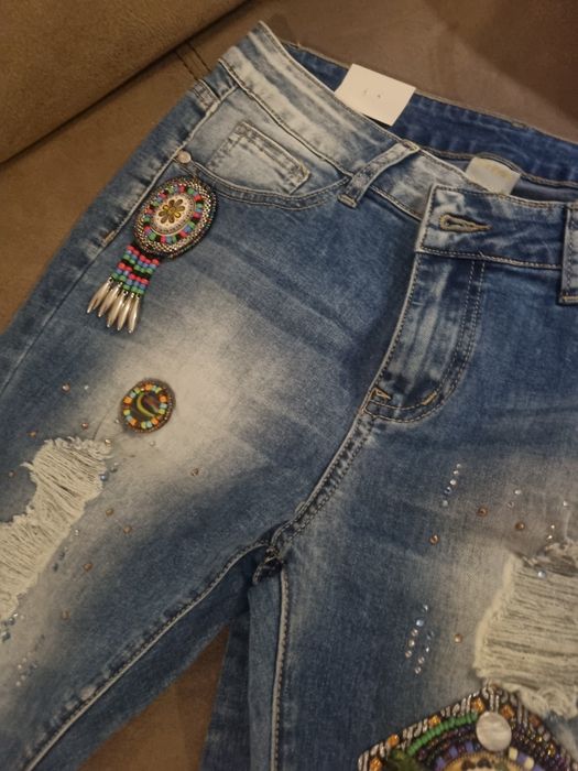 Calça  de ganga bordada