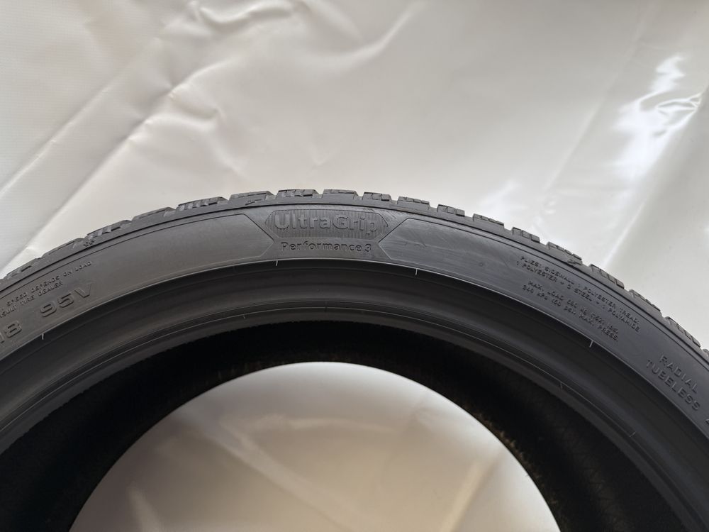 235/40/18 Goodyear UltraGrip Performance 3 95V 2023R (122)