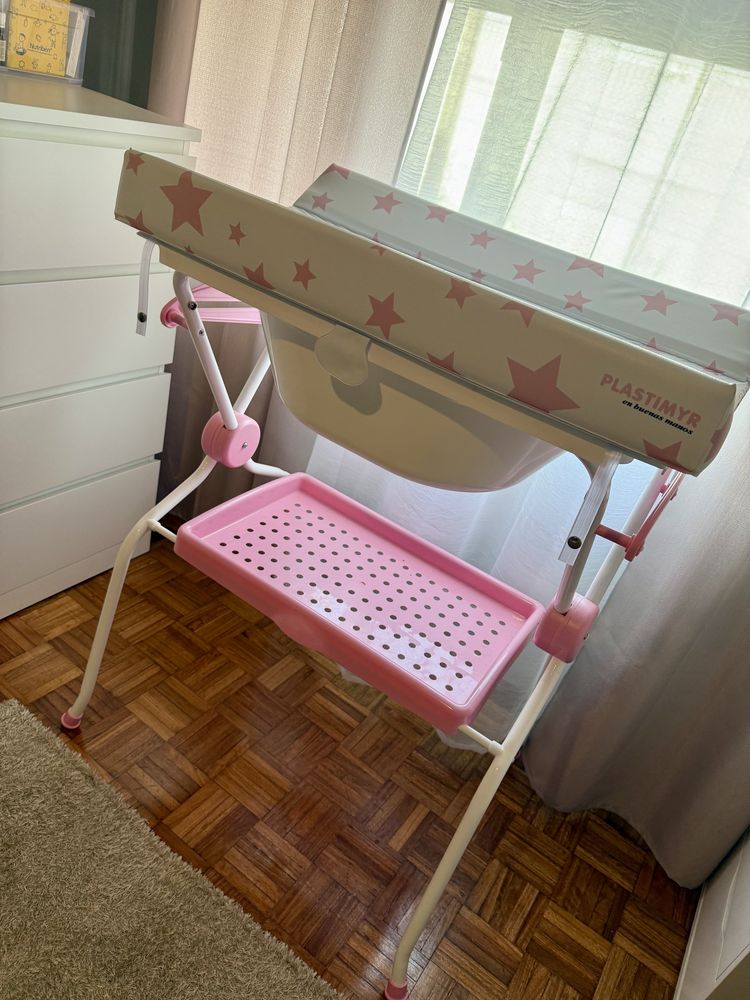 Muda fraldas com banheira Rosa