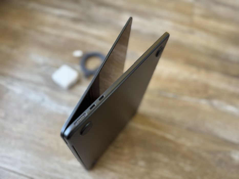 MacBook Air M3 - 2024 рік