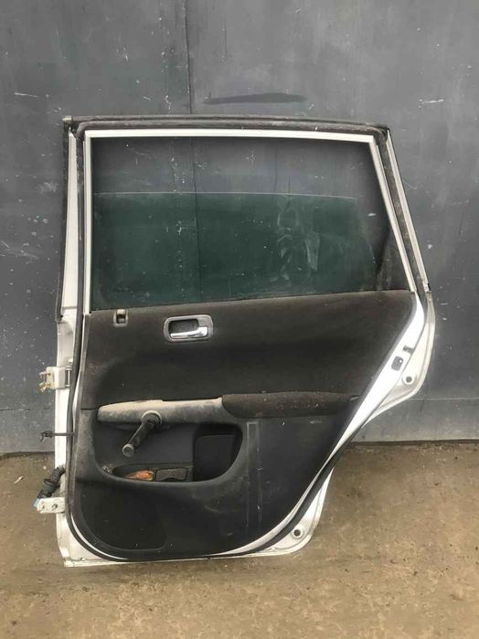 Honda Civic 7 00-06 х/б 5d двері зад R в зборі DR0470 67510S6DE02ZZ