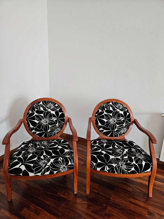 Poltronas em folha de cerejeira.