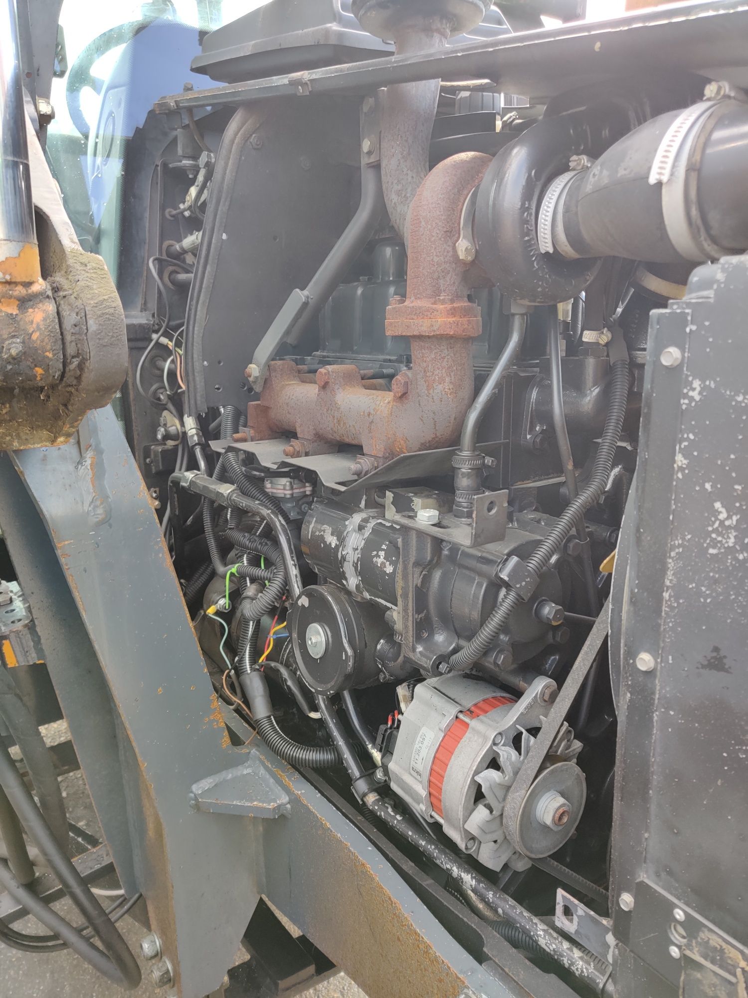 Valtra 700 z ładowacz tur faucheux z wagą