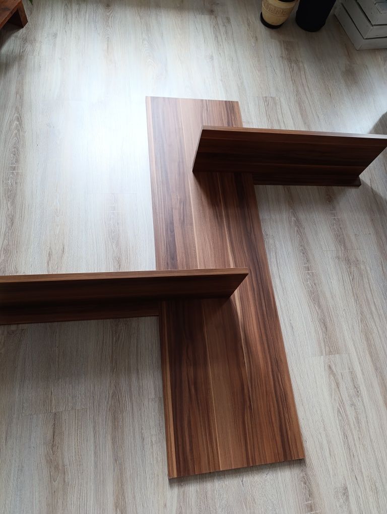 Panel ścienny z półkami