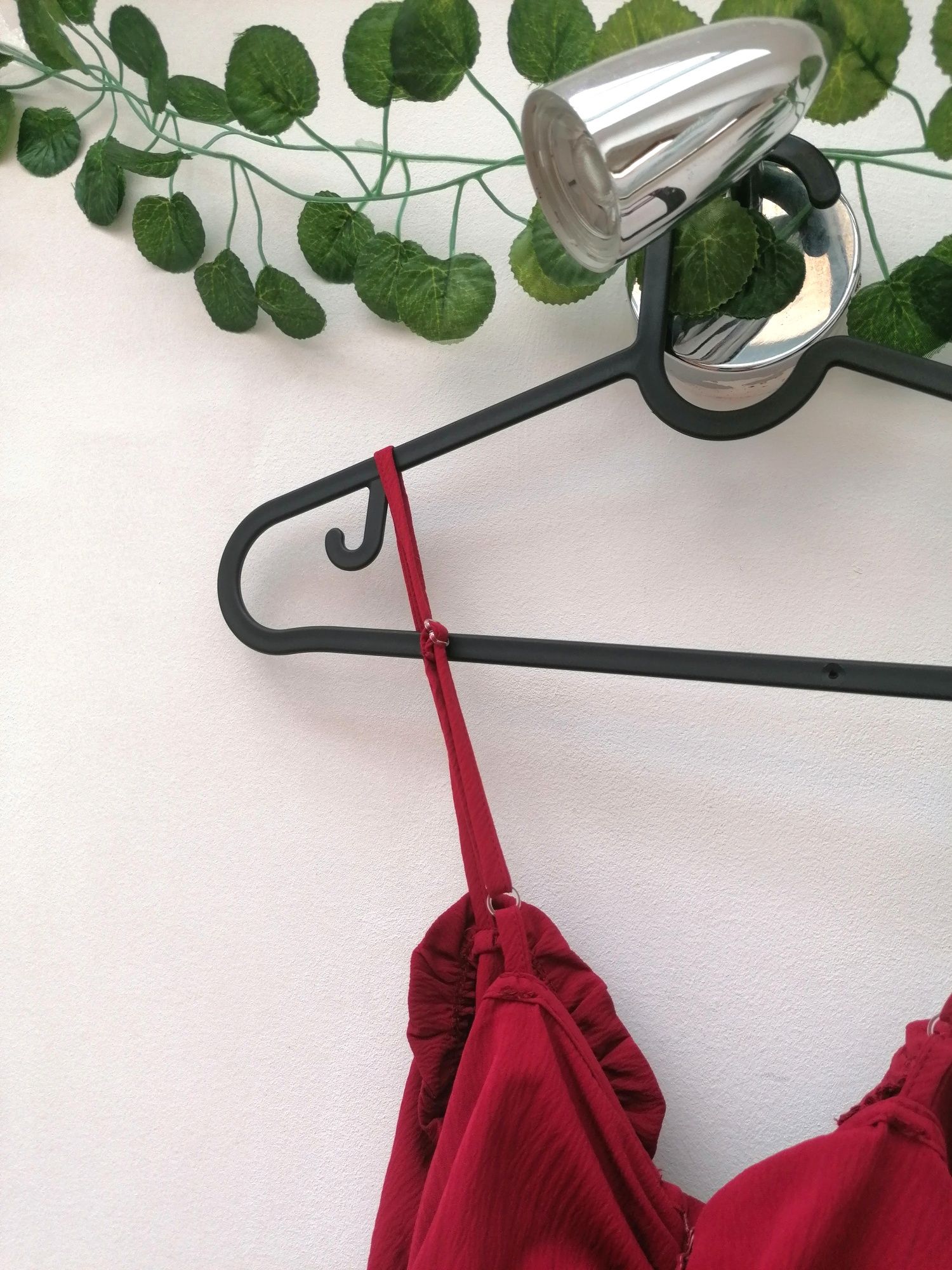 Vestido Justo Sexy e Vermelho Escuro